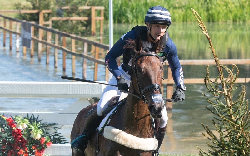 Normal post rider reaction cross country